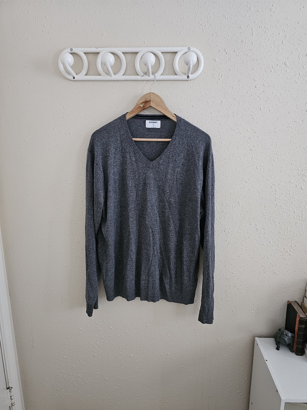 Old Navy Men's Charcoal Gray V-Neck Sweater